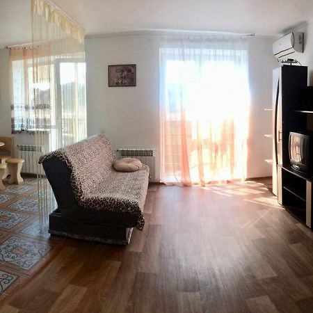 Studio Apartment In Center Poltava Ngoại thất bức ảnh