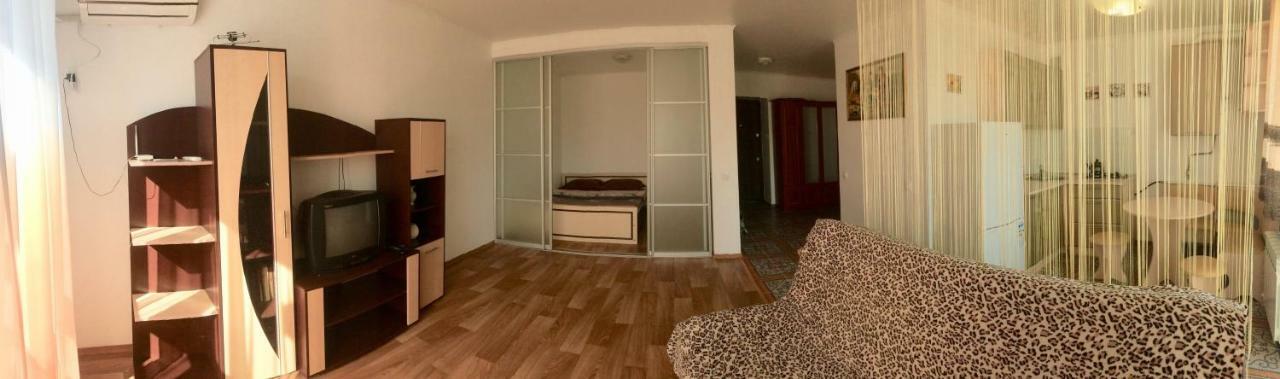 Studio Apartment In Center Poltava Ngoại thất bức ảnh